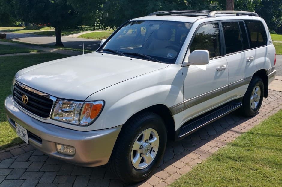1999 Toyota Land Cruiser 100-Series sold for $10,950
