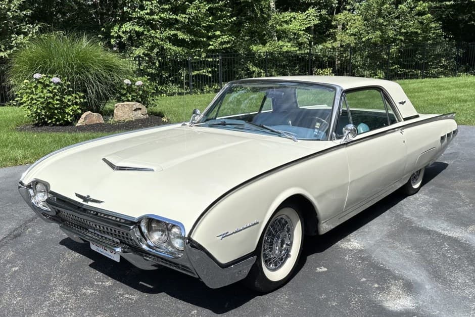 1962 Ford Thunderbird (1961-1963) sold for $13,262