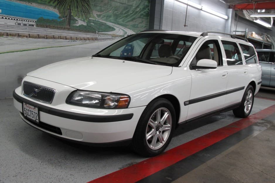 2004 Volvo V70 sold for $7,300