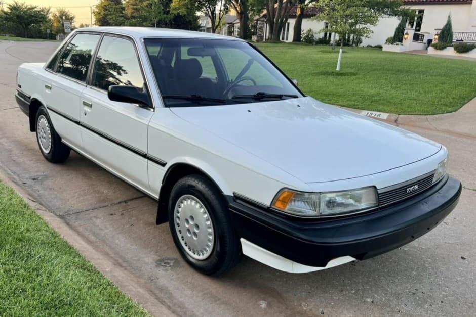 1989 Toyota Camry sold for $9,200