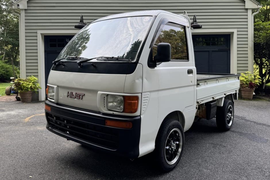 1995 Daihatsu Hijet sold for $4,777