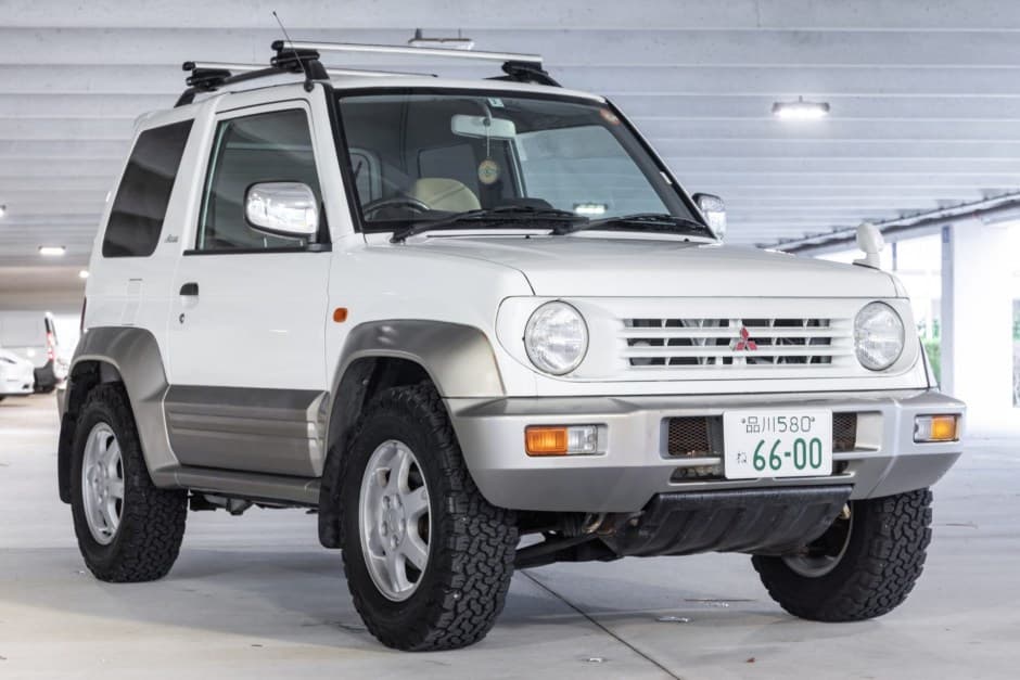 1998 Mitsubishi Pajero & Montero sold for $7,666