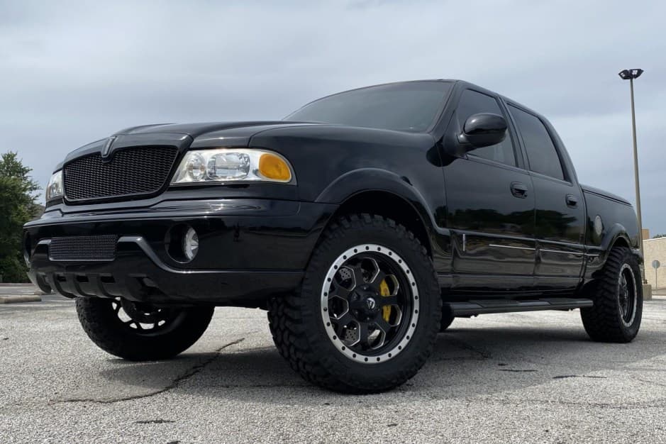 2002 Lincoln  sold for $19,600