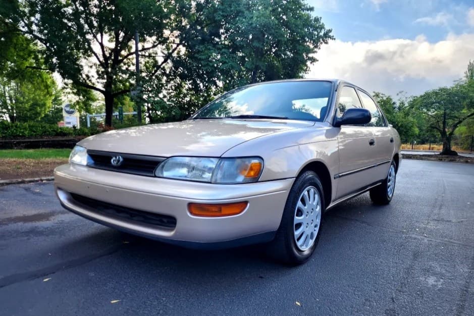1993 Toyota Corolla sold for $7,401