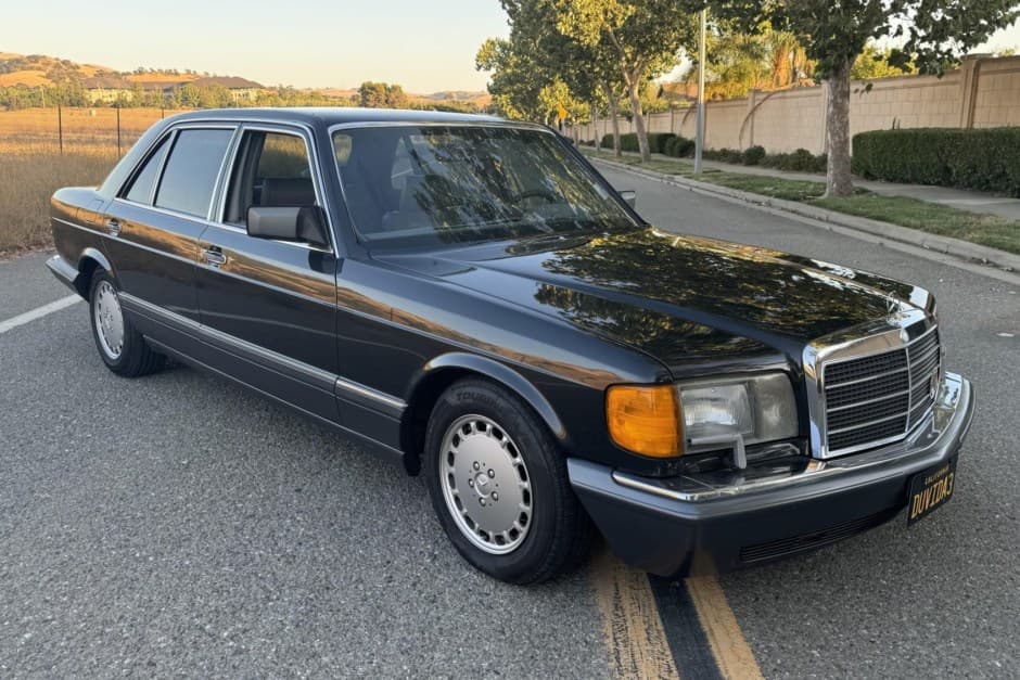 1987 Mercedes-Benz W126 S-Class sold for $9,900
