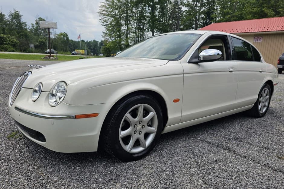2007 Jaguar S-Type (1999-2007) sold for $9,250