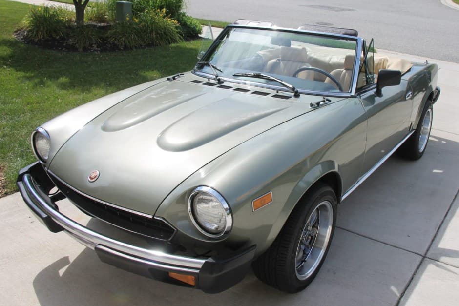 1982 Fiat 124 Spider (1966-1985) sold for $9,000