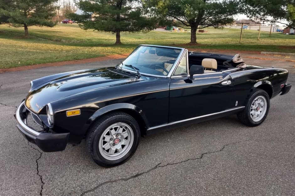 1982 Fiat 124 Spider (1966-1985) sold for $15,800