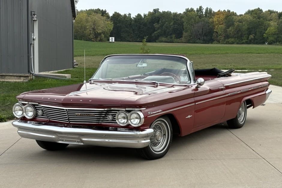 1960 Pontiac Bonneville sold for $24,000