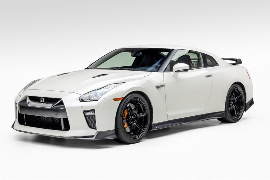 2019 Nissan GT-R R35 sold for $100,000