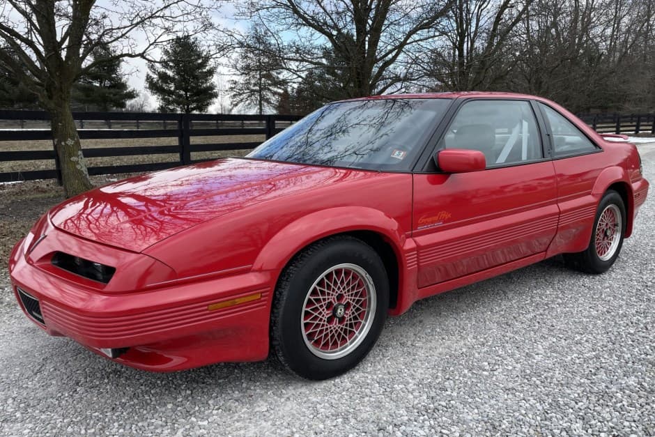 1992 Pontiac Grand Prix sold for $17,501