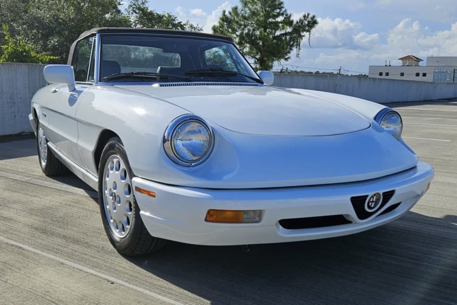 1992 Alfa Romeo 105/115 Spider Series 4 sold for $13,000