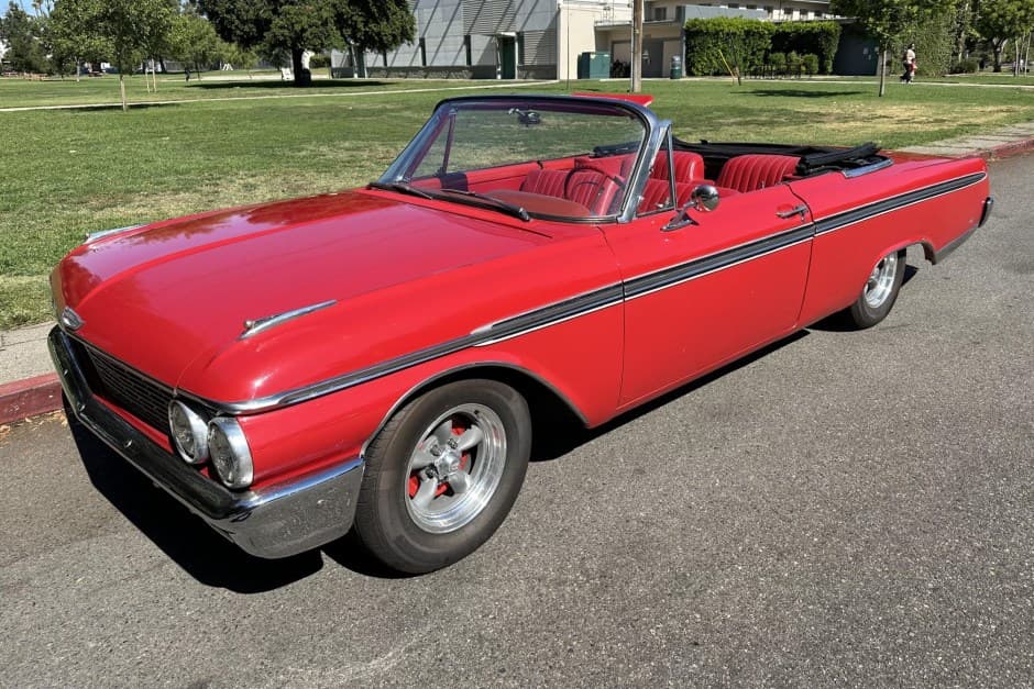 1962 Ford Galaxie sold for $13,250