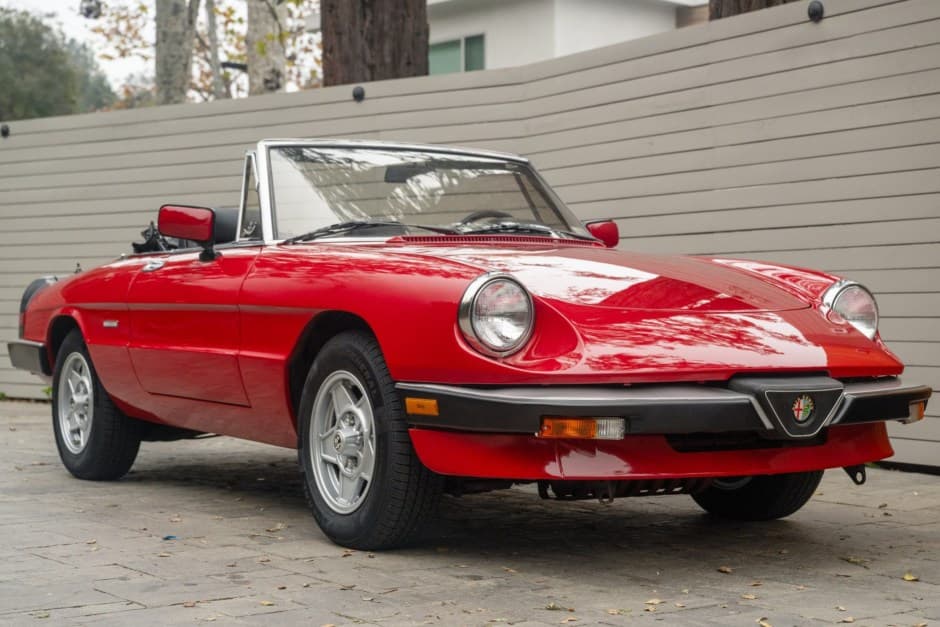 1989 Alfa Romeo 105/115 Spider Series 3 sold for $11,550