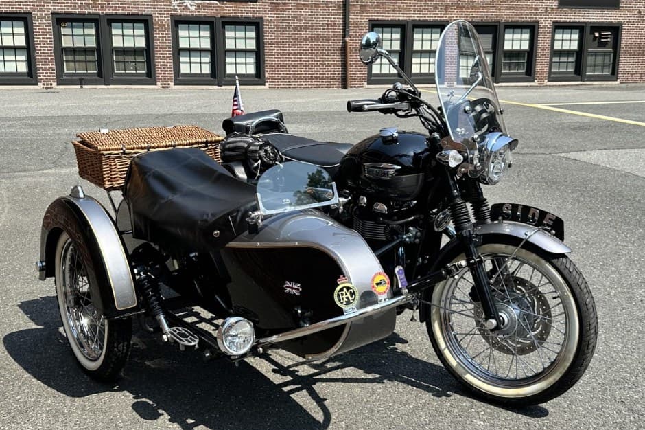 2012 Triumph New Bonneville (2000+) sold for $19,000