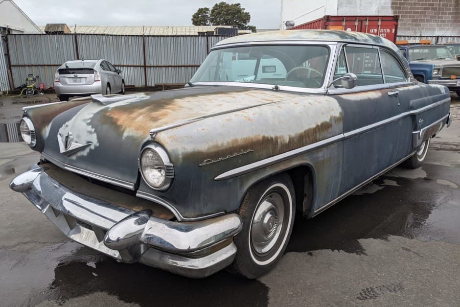 1954 Lincoln Capri sold for $4,110