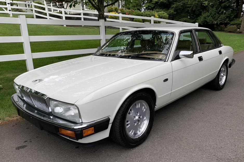 1994 Jaguar XJ40 XJ (1988-1994) sold for $9,000