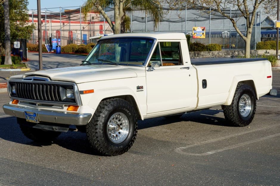 1986 Jeep Pickup sold for $21,500
