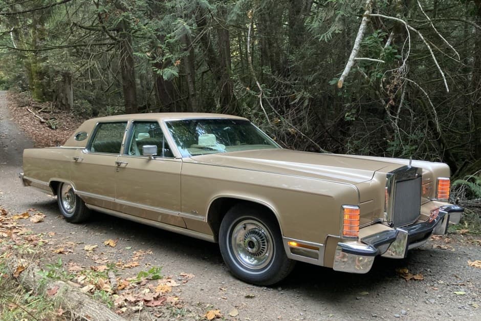 1978 Lincoln Town Car sold for $3,850