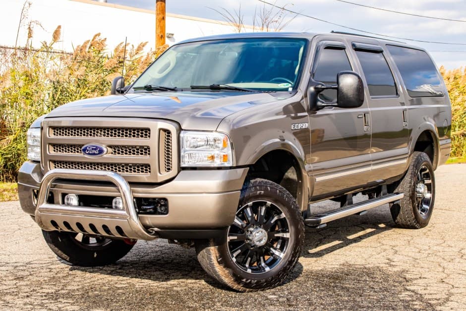 2005 Ford Excursion sold for $39,000