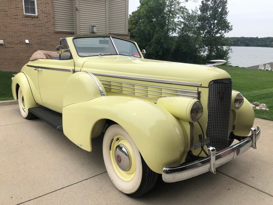 1938 LaSalle Series 50 sold for $31,999