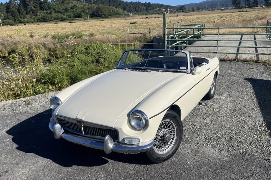 1967 MG MGB sold for $9,100
