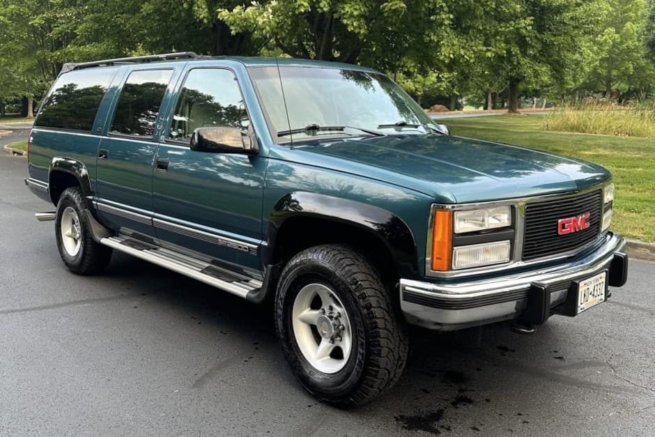 1993 GMC Suburban (GMT400 1992-1999) sold for $9,000