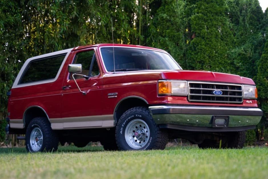 1991 Ford Bronco 4th-5th Generations 1987-1996 sold for $20,500
