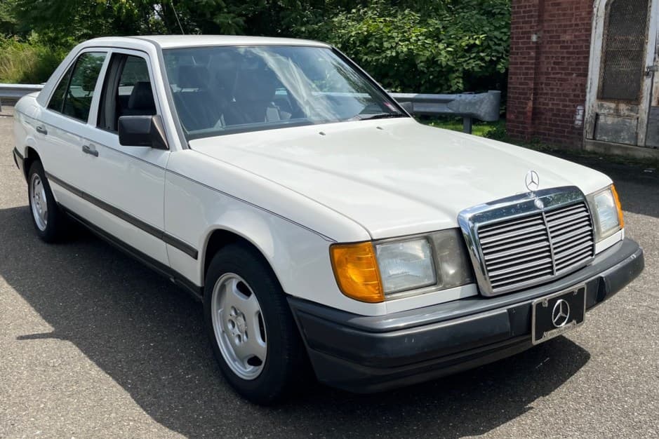 1985 Mercedes-Benz W124 E-Class sold for $15,250