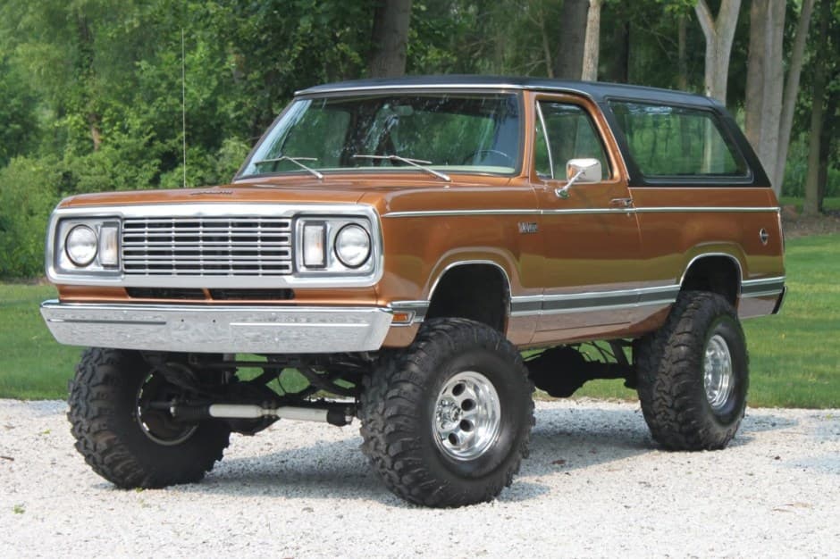 1977 Dodge Ramcharger / Plymouth Trail Duster sold for $29,000