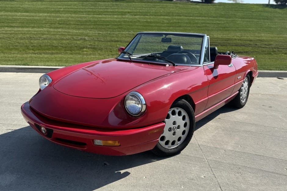 1993 Alfa Romeo 105/115 Spider Series 4 sold for $9,200