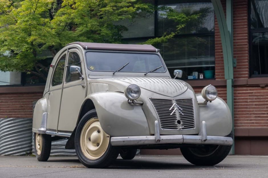 1958 Citroen 2CV sold for $10,250