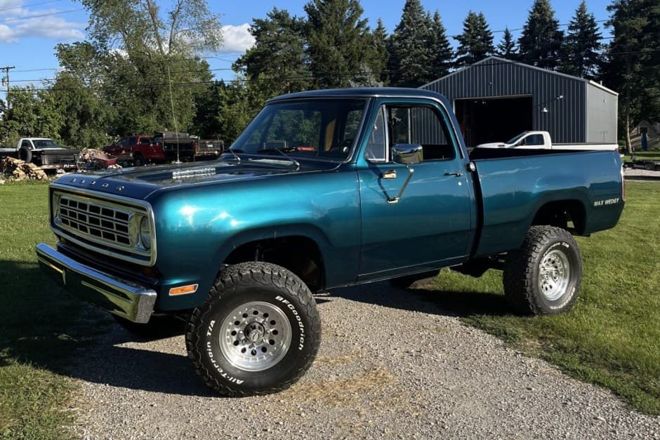 1975 Dodge Power Wagon sold for $20,000