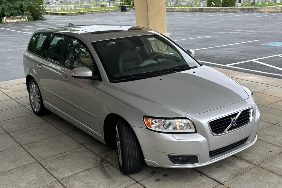 2010 Volvo  sold for $11,309