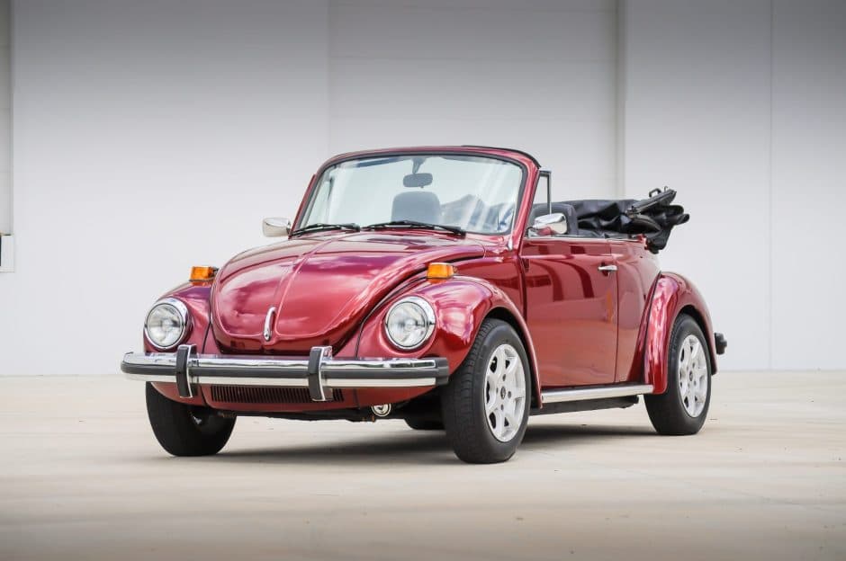 1975 Volkswagen Super Beetle sold for $13,600