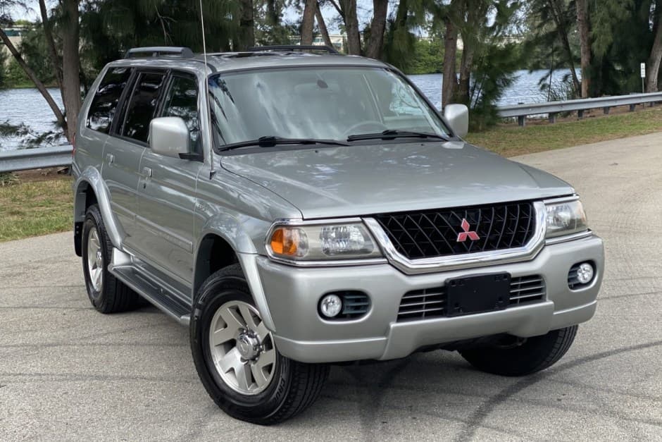 2001 Mitsubishi Pajero & Montero sold for $8,200