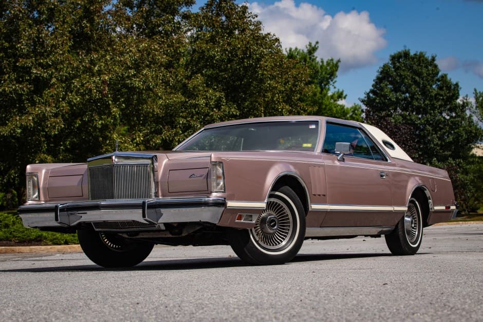 1979 Lincoln Continental Mark V (1977-1979) sold for $15,250