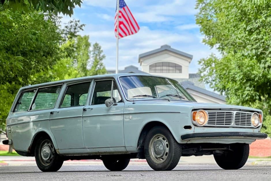 1968 Volvo 140 sold for $2,500