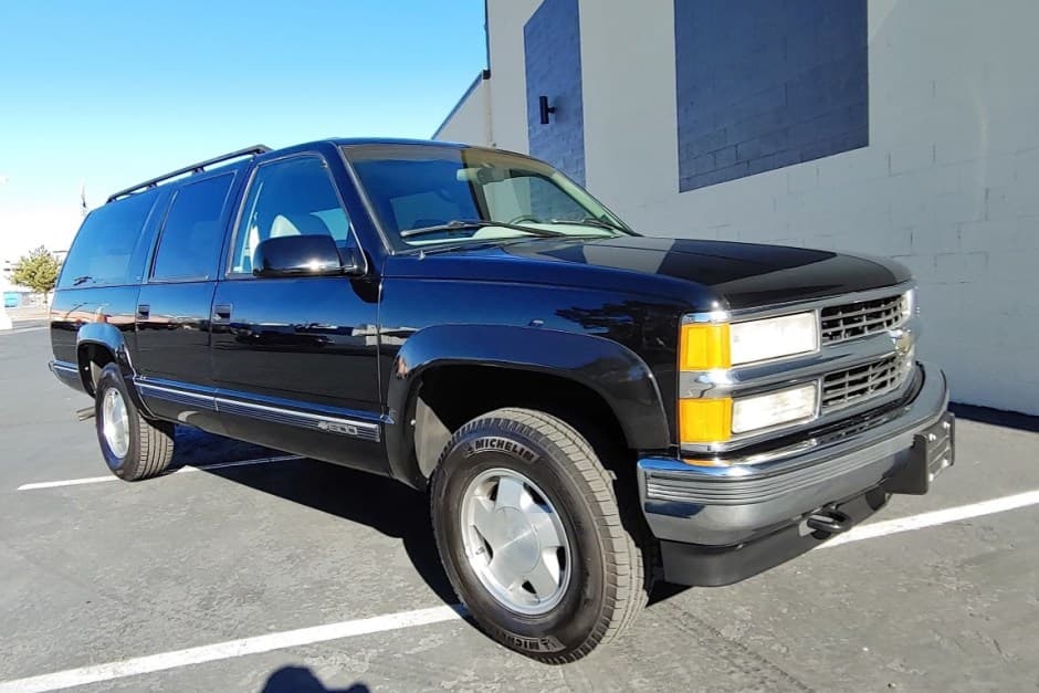 1996 Chevrolet Suburban (GMT400 1992-1999) sold for $20,500