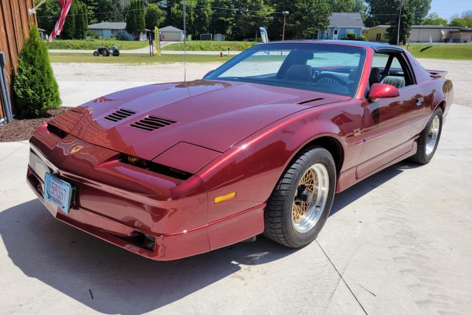 1989 Pontiac Firebird (1982-1992) sold for $11,500