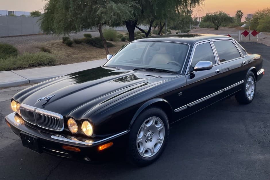 2003 Jaguar X308 XJ (1998-2003) sold for $26,500