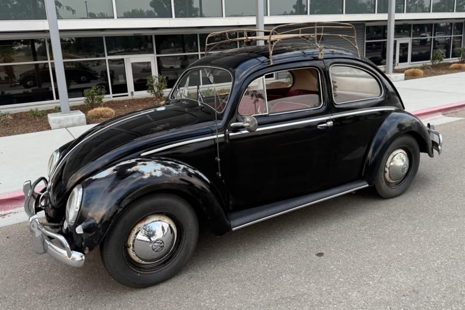 1957 Volkswagen Beetle (Oval Window) sold for $16,500