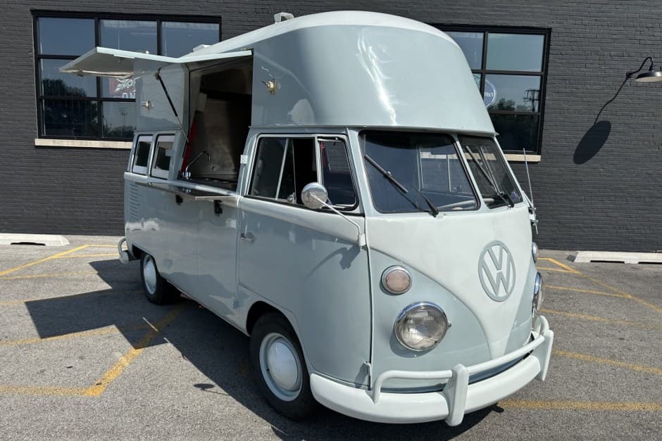 1972 Volkswagen Split-Window Bus sold for $40,000