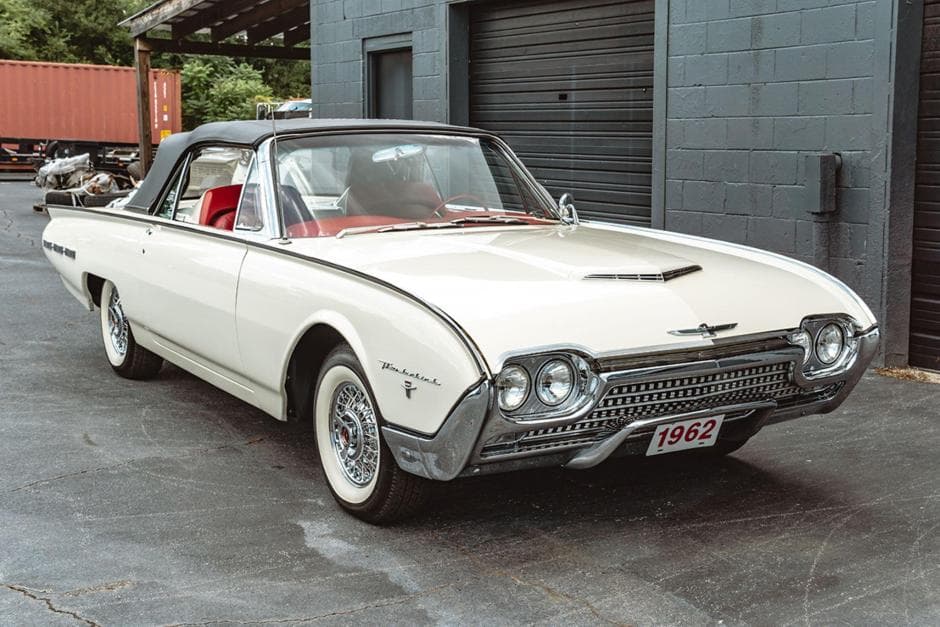 1962 Ford Thunderbird (1961-1963) sold for $29,500