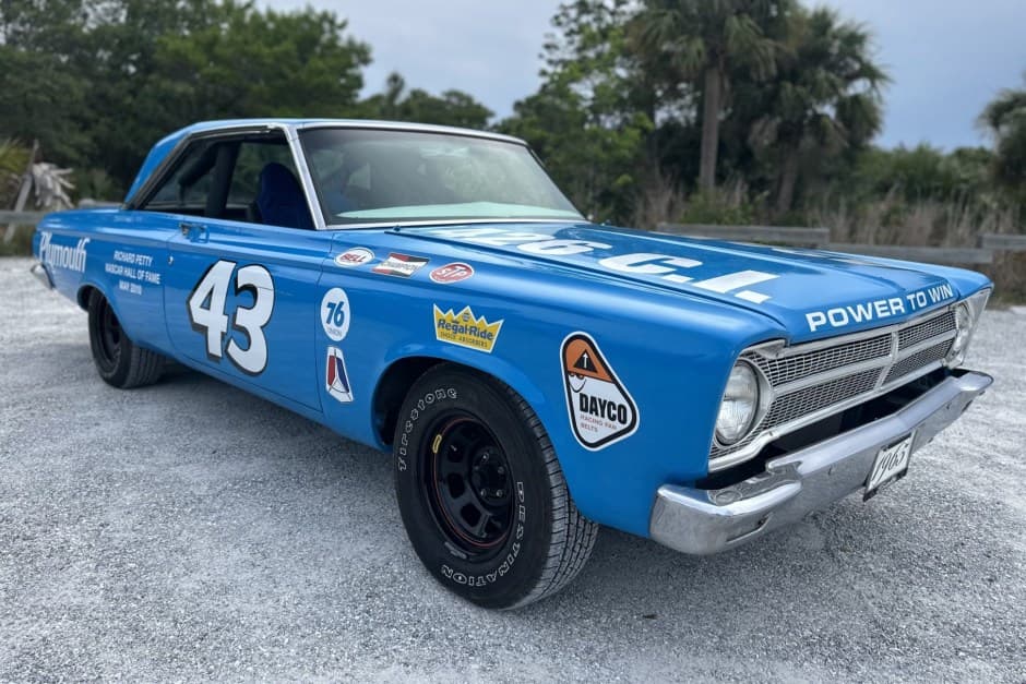 1965 Plymouth Satellite sold for $5,100