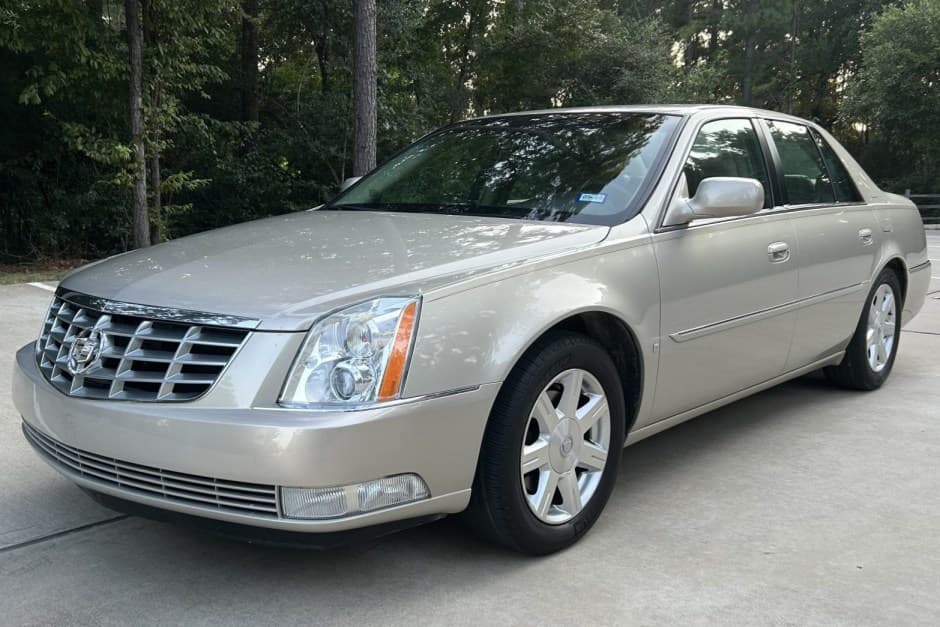 2007 Cadillac DTS sold for $12,250
