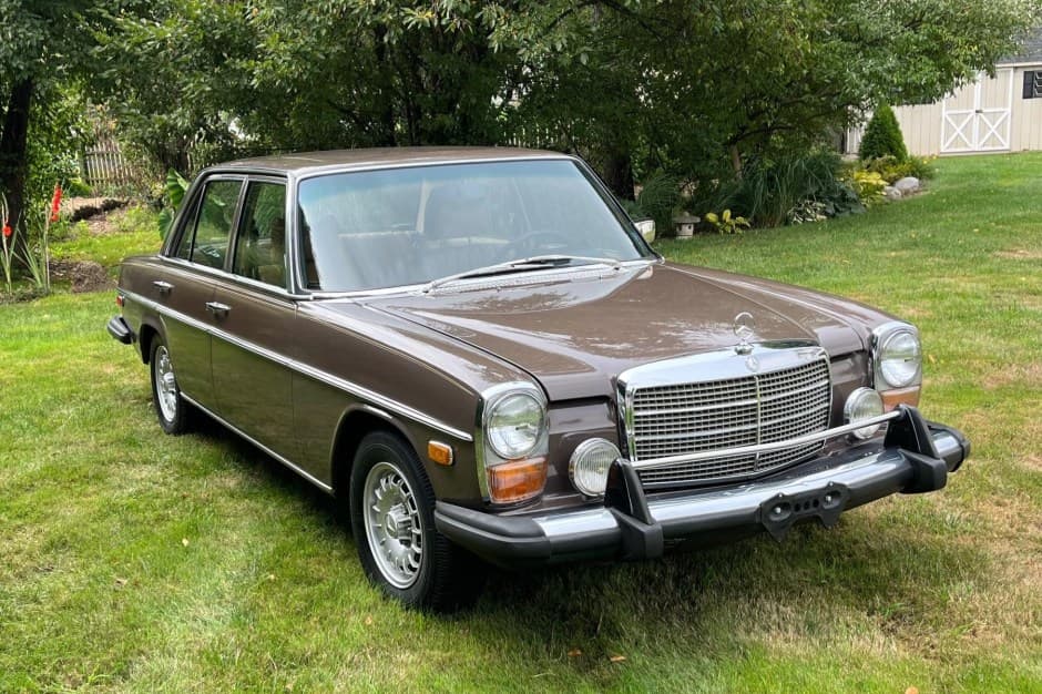 1976 Mercedes-Benz W114 & W115 sold for $7,500