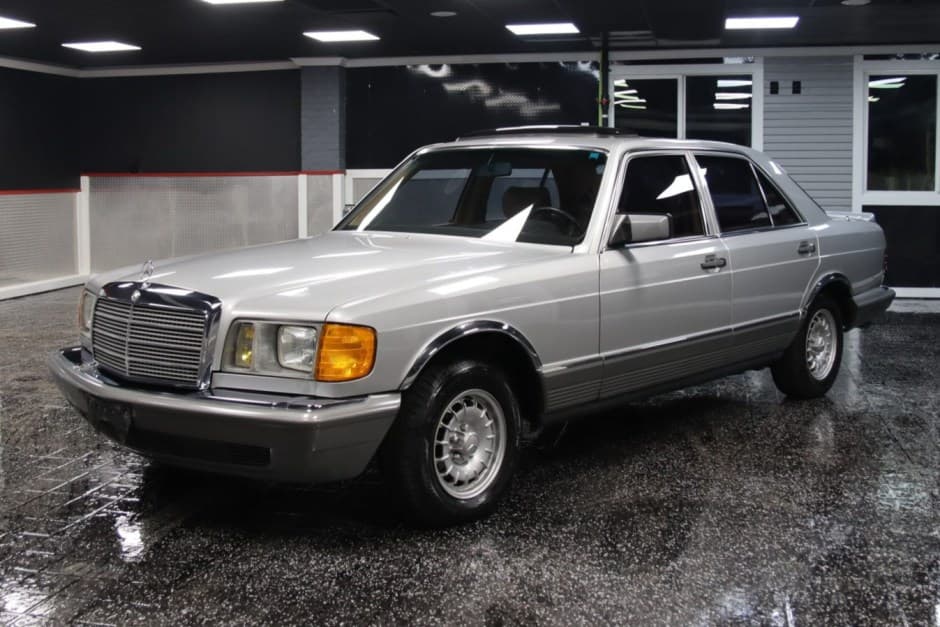 1982 Mercedes-Benz W126 S-Class sold for $9,800