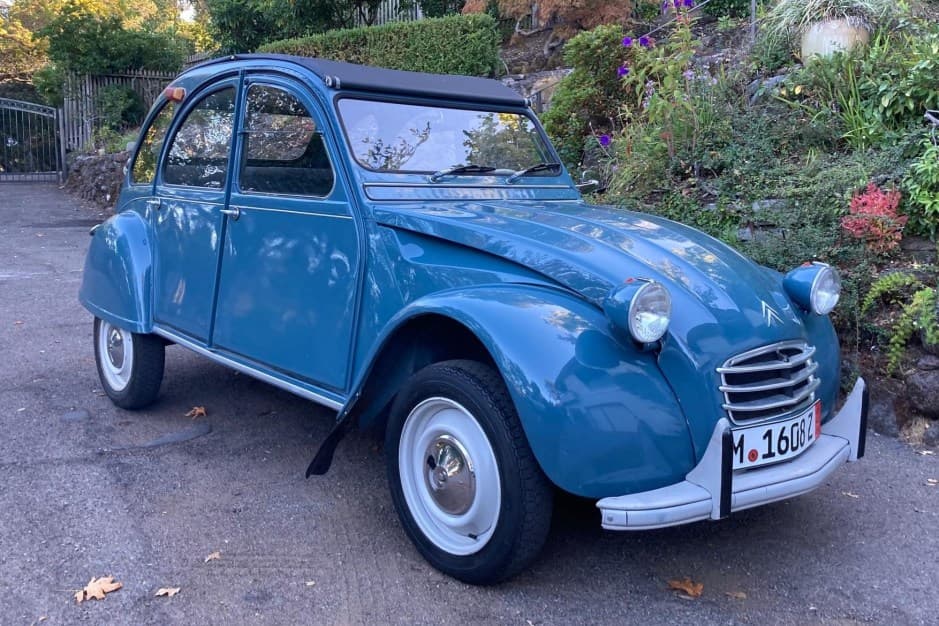 1966 Citroen 2CV sold for $9,100