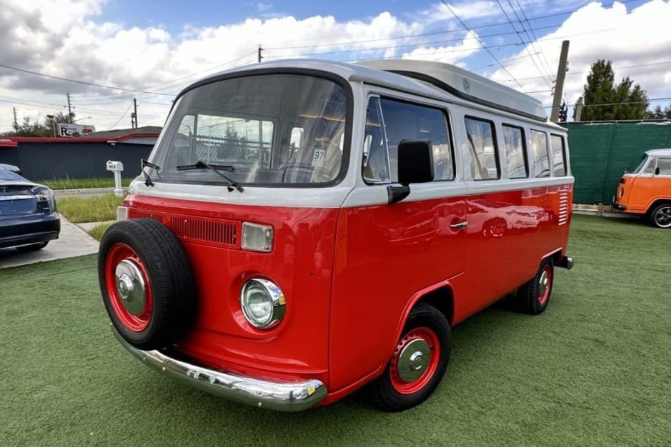 1989 Volkswagen Bay-Window Camper sold for $11,239